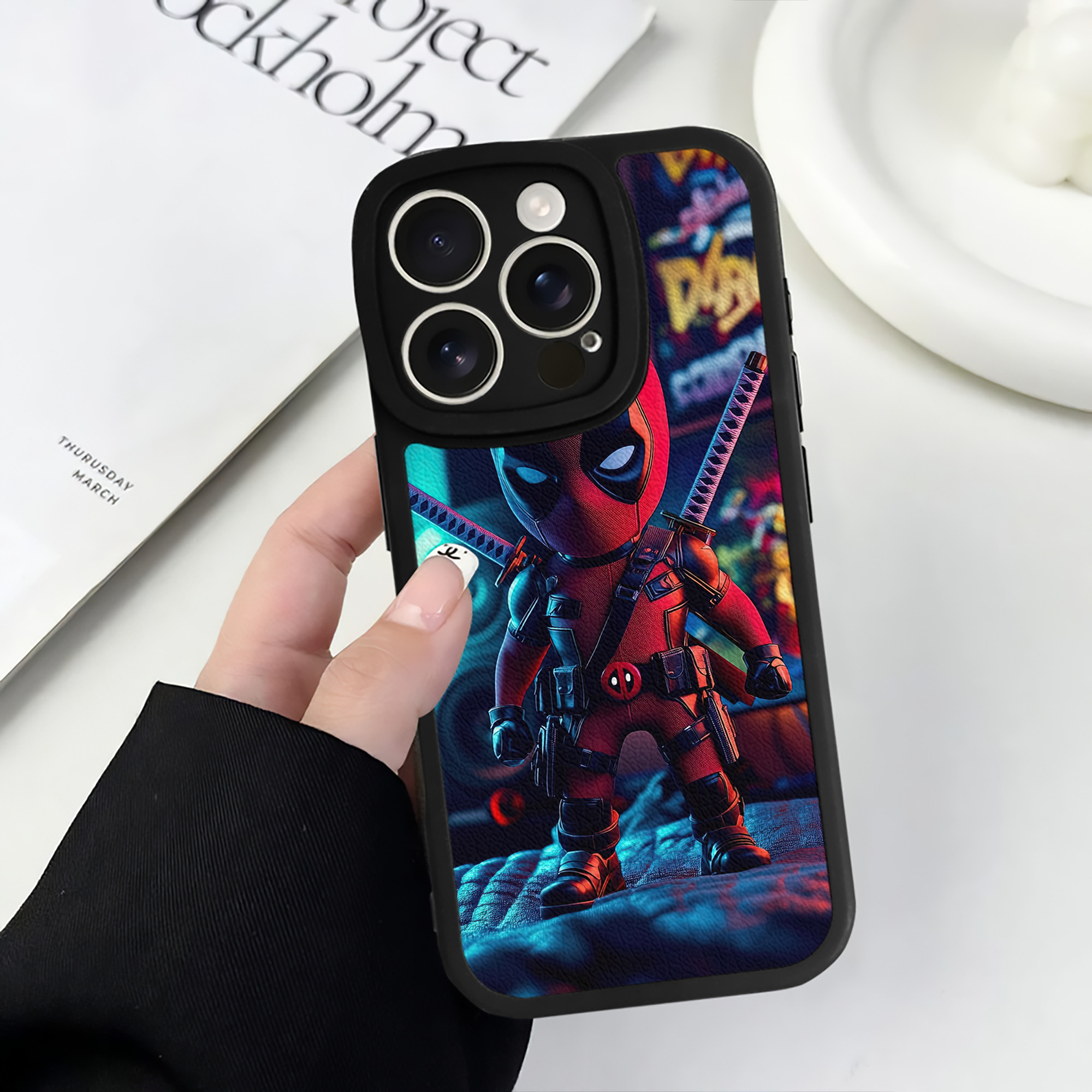 （画像用） Deadpool デッドプール 【iPhone 16シリーズ対応】シリコンスマホケース（レザー調） 材質：シリコン
